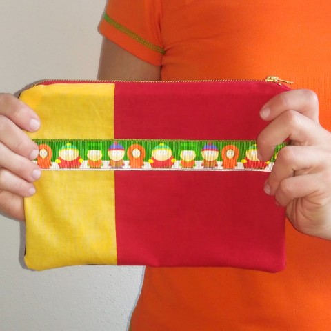 South park – kapsička červená zelená příroda žlutá taštička organizér kapsička pouzdro penál stan film televize etue amerika necesér seriál usa animák south park animáky červenožlutá kapsička žlutočervená kapsička kenny eric kyle seriálová kappsička cartoon 