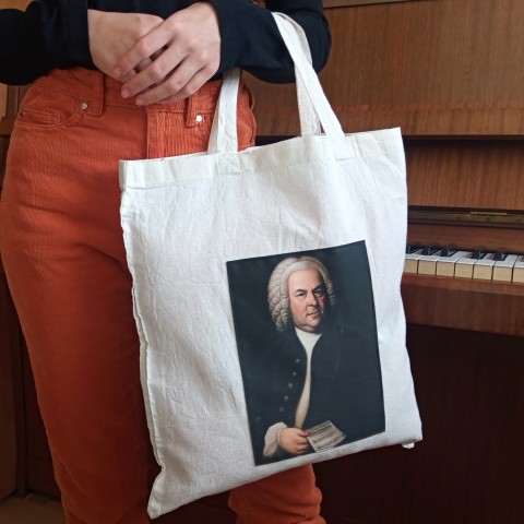 Johann Sebastian Bach – taška kabelka portrét taška bílá černá klíč látková hudba hudební černobílá praktická bíločerná muzikant muzika noty nákupka pevná muzikantka klavír baroko music plátěnka hudebnice hudební taška zuš liduška do lidušky zuška do zušky černá taška taška s krátkými uchy béžová taška 
