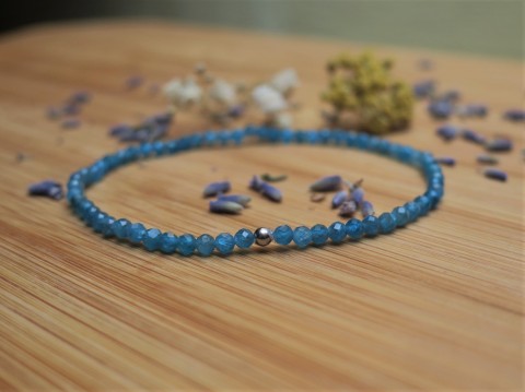 Velmi jemný náramek z Apatitu náramek korálky kameny léčivý ochranný čakrový meditační joga 