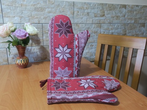 Chňapka dlouhá - Bordó vzor domov dekorace děti kapsář hračky postýlka venkov rukavice chňapka do kuchyně 