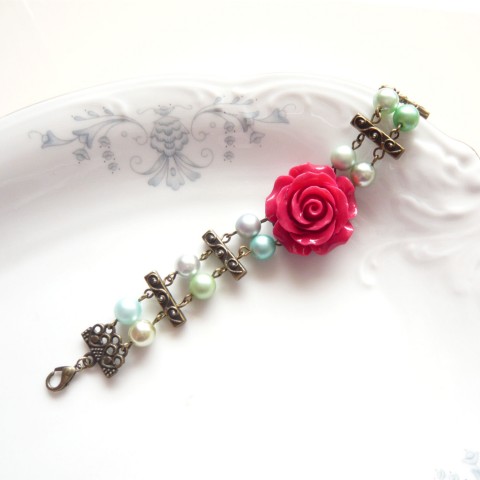Náramek mint květinový s růžičkou červená náramek růže vintage perličky perle mentolová rudá růžička mint mintová starobylý dvouřadý víceřadý vodiče 