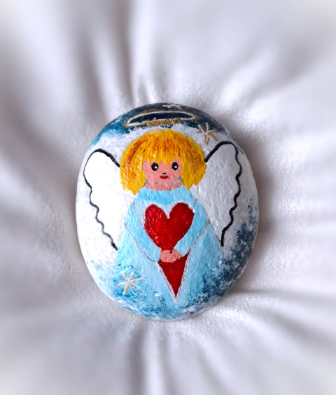 Andělka talisman anděl andělíček ochrana andělka malovaný kámen malované kameny andělská ochrana křídla andělů 
