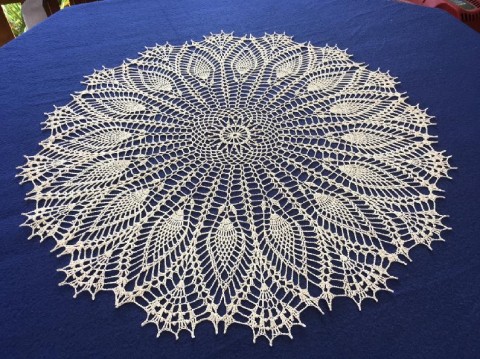 A je tu zas náš ananas - bílá dárek ubrus béžová háčkované prostírka stůl dečka ananas ananasový vzor 