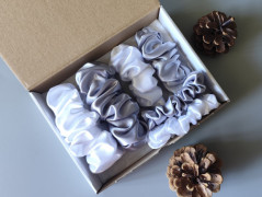 Scrunchie gumičky S na kartě - X.