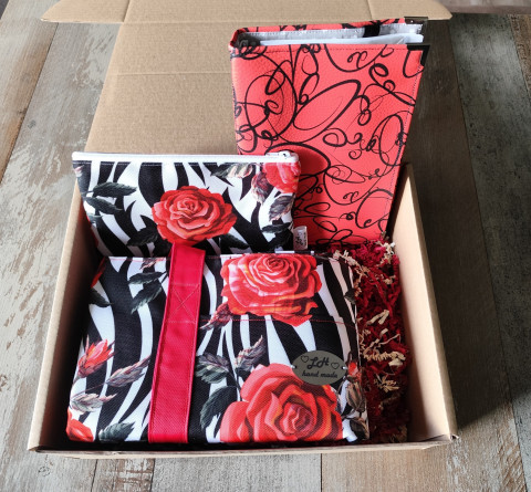 Velká dárková sada s kabelkou 1. kabelka taška koženka zápisník blok kabela bloček notýsek sešit sešítek karis 