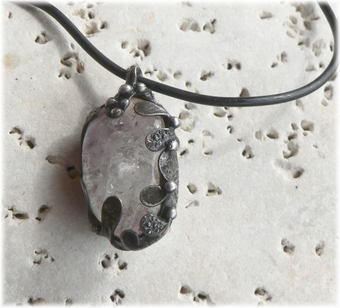 Fialkový... náhrdelník přívěsek cín cínování minerály 