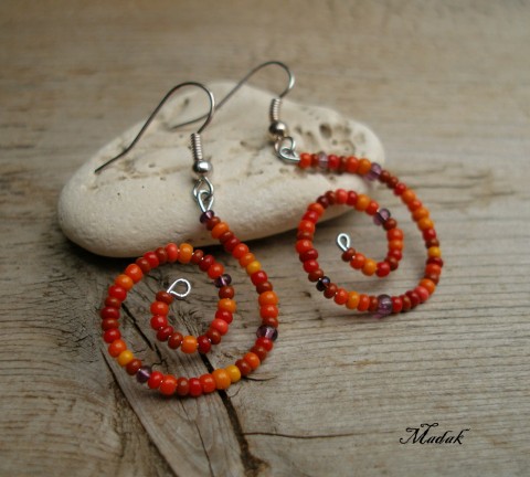 Spirálkové nánušnice ........ 3. červená náušnice oranžová hnědá veselé spirála šnek spirálka duhové kombinace beravné jednobarevné 