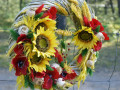venkovský věnec -slunečnice s máky