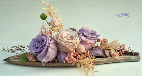 krásné růže ,které nikdy nezvadnou dekorace dárek lodička narozeniny přírodní růže růžičky aranžmá do bytu levandulové navždy trvanlivé stabilizované ekvádorské 