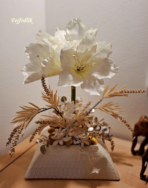 zimní květina s vanilkou.. dekorace zima vanilková do bytu slonová kost amarylis trvanlivé zimní aranžmá 
