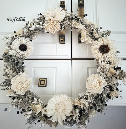 elegantní věneček v černobílém.. věneček černé krásný něžný jemný černobílý sušinový na kruhu 