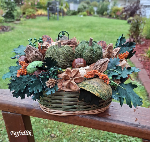 košíček dubové listí a dýně.. domov dýně zelené aranžmá hnědozelená na chatu dubové listí podzimní košíček dekorace interiérová dekorace 