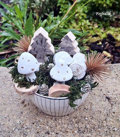 muchomůrky bílé ;-).. dekorace originální vánoční zimní aranžmá muchomůrky do bytu bílozlaté v misce v mechu 