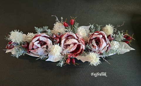 zasněžené růže červené.. dekorace zima vánoce zimní do bytu červené růže zasněžené šípkové na tácu 