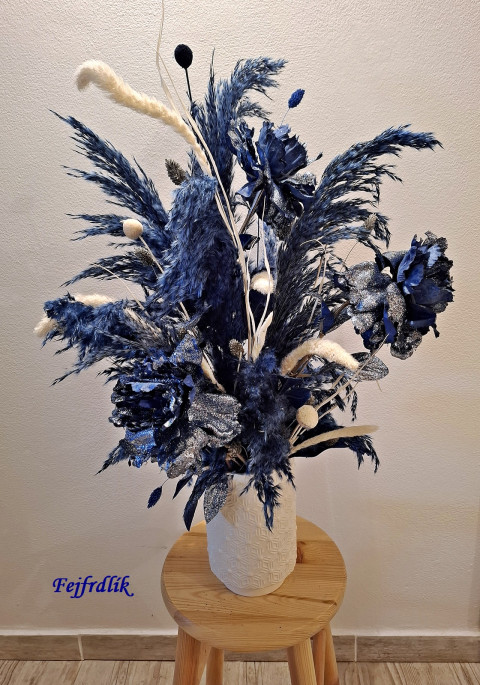 vánoční ,,oléé,, ;-) stříbrné pivoňky vánoční dekorace modrostříbrná stabilizovaná ve váze sušinová pampová tráva vánoce interiér 