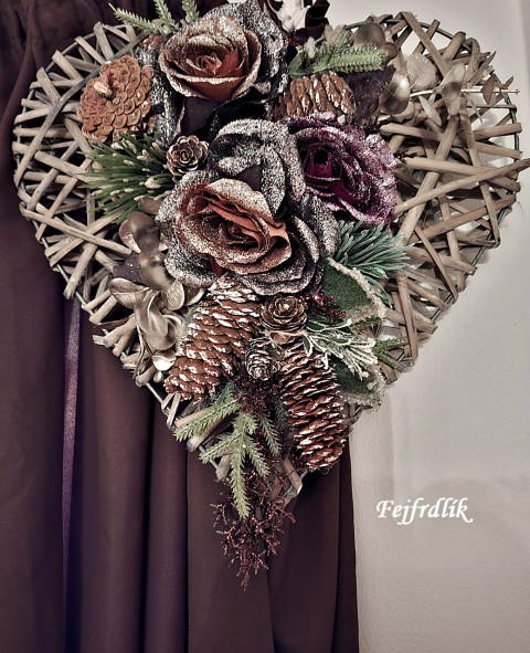 zimní srdce ,,růže v šiškách,,.. domov srdce dekorace vánoce zimní hnědošedá trvanlivé hnědé růže ojíněné 