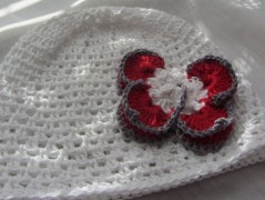 Černý saténový kvítek