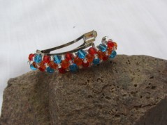 Černý saténový kvítek