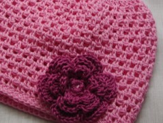 Černý saténový kvítek