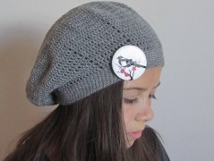 Černý saténový kvítek