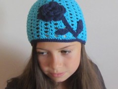 Černý saténový kvítek