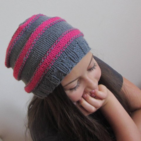 S růžovým nebo šedým proužkem pletená zimní čepice čepka zima  