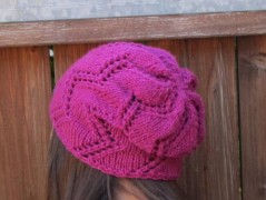 Černý saténový kvítek