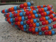 Černý saténový kvítek