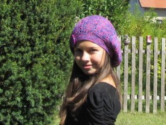 Černý saténový kvítek