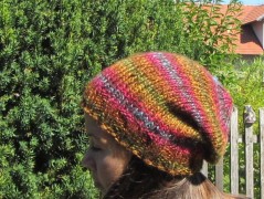 Černý saténový kvítek