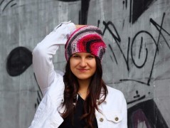 Černý saténový kvítek