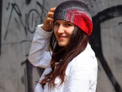 Černý saténový kvítek