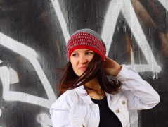 Černý saténový kvítek