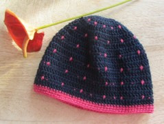 Černý saténový kvítek