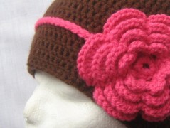 Černý saténový kvítek