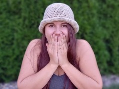 Černý saténový kvítek