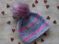 Háčkovaná čepice s bambulí