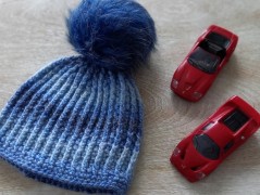 Černý saténový kvítek