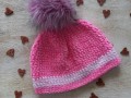 Háčkovaná čepice s bambulí