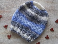 Černý saténový kvítek