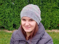 Černý saténový kvítek