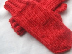 Černý saténový kvítek