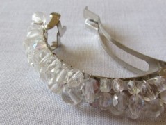 Černý saténový kvítek