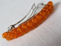 Černý saténový kvítek