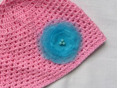 Černý saténový kvítek