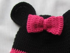 Černý saténový kvítek