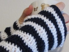 Černý saténový kvítek