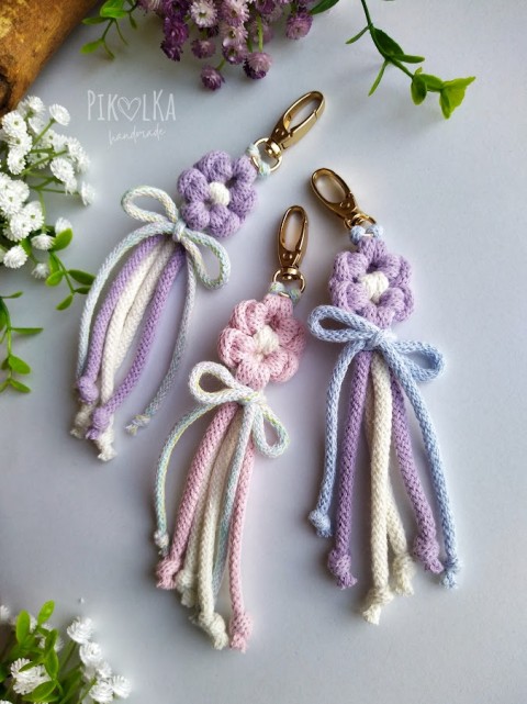 Přívesek / klíčenka květina přívěsek dekorace květina klíčenka ozdoba kytka boho macrame bobbiny drhani provazky manumi 