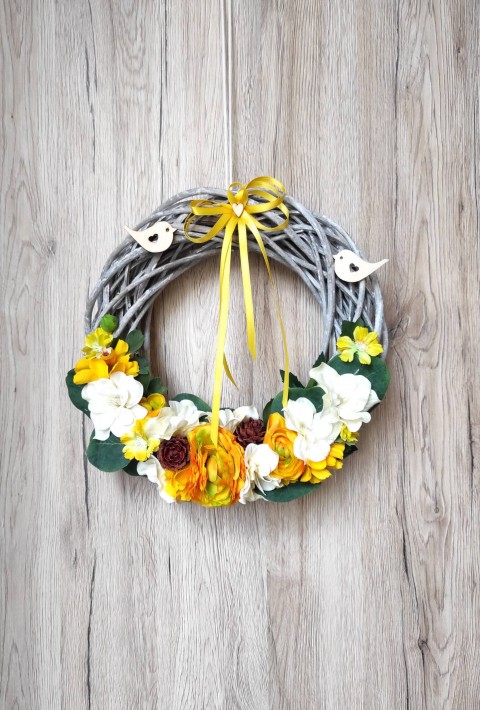 Jarní veselý věnec s ptáčky dárek ptáček jarní věnec jaro proutěný celoroční patinovaný na dveře na zavěšení pryskyřník krásenka delfinium 