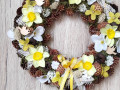 Jarní věnec do žlutobílé